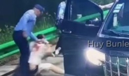 那安快速路爆胎事件爆料视频,惊险瞬间！那安快速路爆胎事件视频曝光